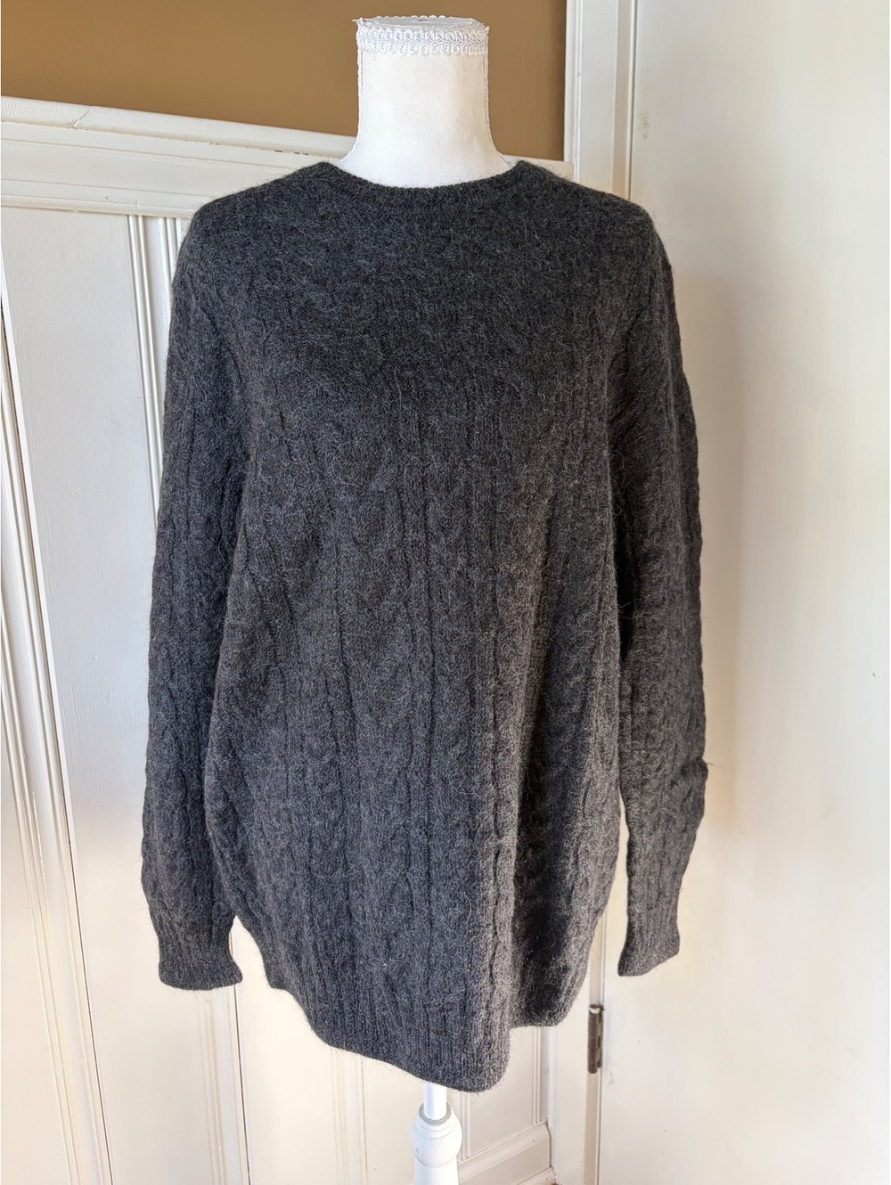 Hammacher Schlemmer 100% Baby Alpaca Cable Knit Sweater Charcoal Gray M Peru